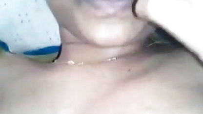काले बाल वाली संतुष्ट खुद के भोजपुरी ब्लू सेक्सी फिल्म साथ एक के के लिए के Sammokom के लिए दो