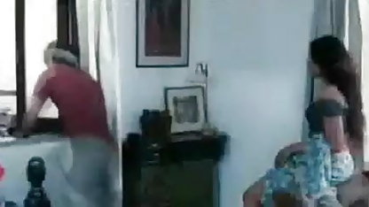 एक आदमी एक औरत एक लाल पोशाक साउथ सेक्सी फिल्म में shagned