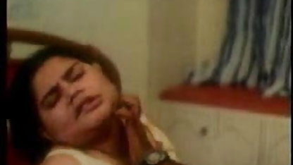 वे अपने पैरों चाट लिया सेक्सी ब्लू फिल्म पंजाबी और उंहें अक्षरों में shoved ।