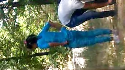 लेस्बियन खेल के साथ एक शुतुरमुर्ग वेस्टइंडीज सेक्सी फिल्म