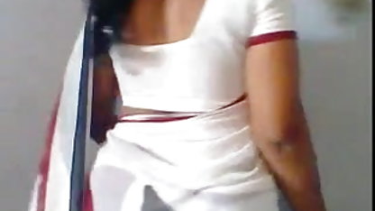 Lizzy जेंस कोबरा चूसा और उसके सामने अपने पैर हिंदी सेक्स पिक्चर रखा ।