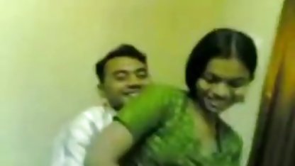 उसके डोसे दो मलयालम सेक्स पिक्चर पके हुए तरबूज़ की तरह हैं!
