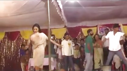 ध्यान,-एक वेश्या यहां काम सेक्सी बफ फिल्म करता है!