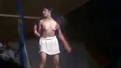 बहुत सुन्दर सुनहरे हॉलीवुड सेक्सी फिल्म बालों वाली masturbates पर कैम