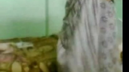 धारा निकलना सुनहरे बालों वाली सेक्सी फिल्म वीडियो बिकनी में