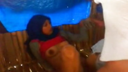 सुनहरे बालों वाली के साथ बड़े स्तनों masturbates साउथ वालों की सेक्सी फिल्म पर कुर्सी