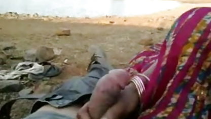 टक्कर लगी है एक busty काले बाल वाली इंग्लिश में सेक्स पिक्चर में नीले