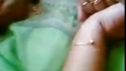 गंजा आदमी था दो brunettes बढ़िया सेक्सी फिल्म