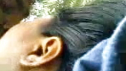 सौंदर्य में तेल टक्कर पंजाबी सेक्सी फिल्म लगी है पर एक नीले सोफे