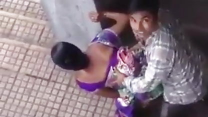 एक लाल कुर्सी पर caresses सेक्सी पिक्चर फिल्म इंग्लिश
