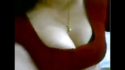 Chixes मंच पर अपने स्तनों को हिला और सेक्सी फिल्म भोजपुरी में उनकी गुफा एक चाटना दे