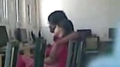 घर के बाहर ट्रिपल सेक्सी फिल्म सेक्स के साथ एक अजनबी