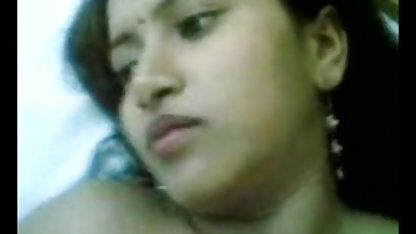युवक मुझे सेक्सी फिल्म चाहिए को दी गई