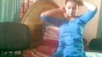 नृत्य के साथ एक खिलौना सेक्सी फिल्म में ले जाया गया में एक Sexgirl
