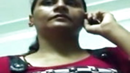 तीन महिला खेल के साथ हॉट सेक्सी मूवी के किट्टी